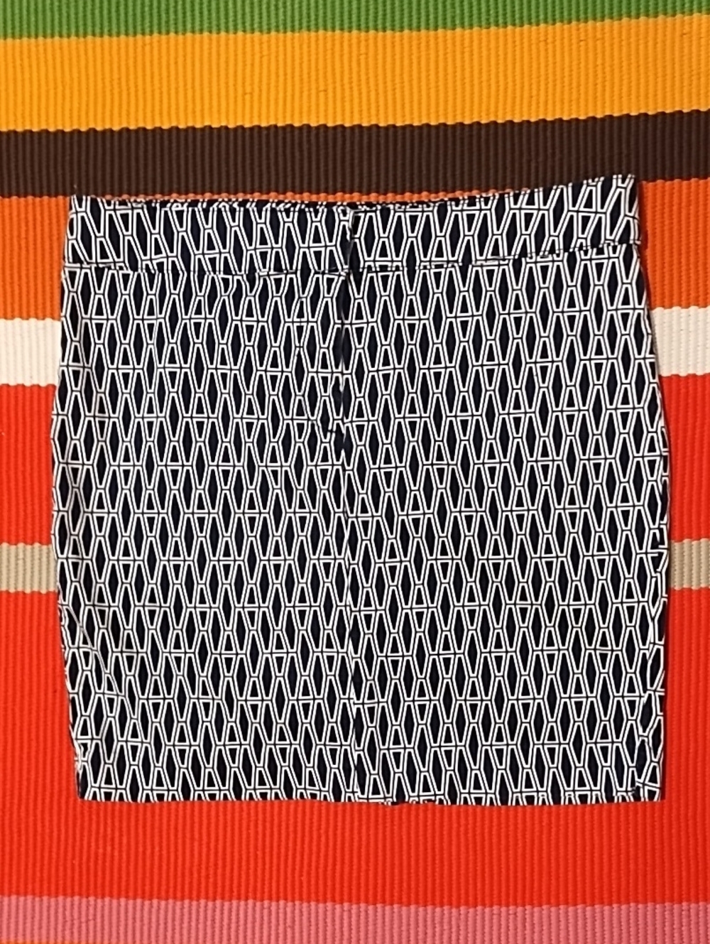 💥3/$5💥Ellen Tracy Black and White Geometric Mini Skirt NWOT Size 10.